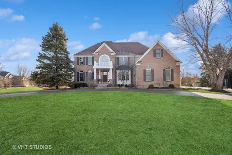 5618 Farmbrook Ln, Crystal Lake, IL 60014