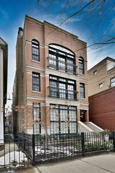 3213 N Clifton Ave #2, Chicago, IL 60657