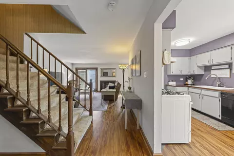 1002 Whitchurch Ct, Wheaton, IL 60189 photo 4