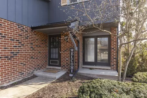 1002 Whitchurch Ct, Wheaton, IL 60189 photo 3