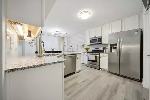 Kitchen - 371 Persimmon Ct, Bartlett, IL 60103 photo 3 of 3
