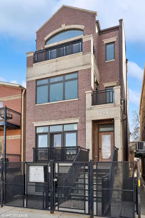 1329 W Walton St #1, Chicago, IL 60642