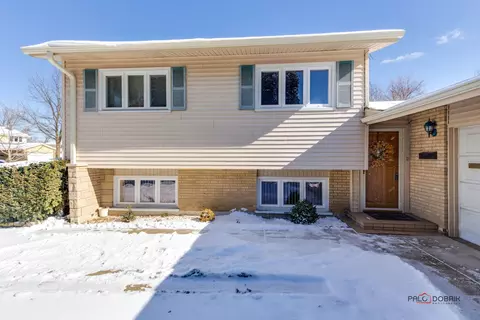 905 E Alder Ln, Mount Prospect, IL 60056 photo 4