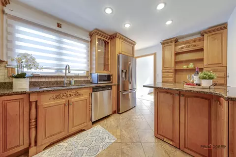 905 E Alder Ln, Mount Prospect, IL 60056 photo 7