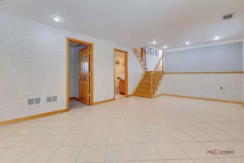 905 E Alder Ln, Mount Prospect, IL 60056 photo 24