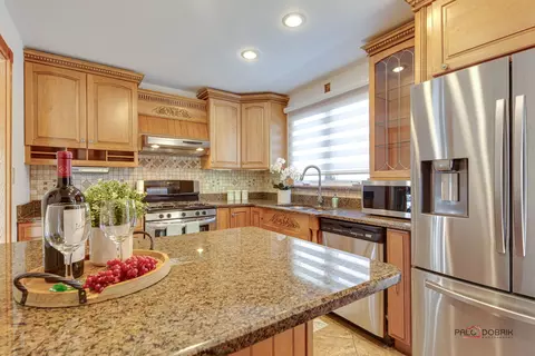 905 E Alder Ln, Mount Prospect, IL 60056 photo 10