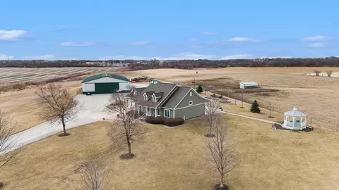 945 Eagle Lake Rd, Beecher, IL 60401