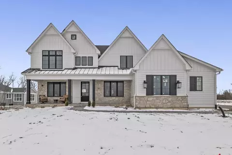 2067 Deer Trl, Long Grove, IL 60047