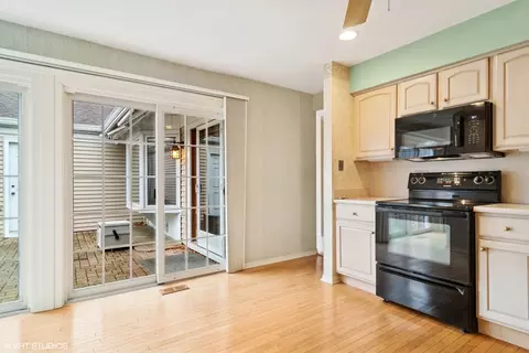 Kitchen - 2 Manomet On Auburn #2, Rolling Meadows, IL 60008 photo 2 of 2