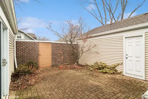 Exterior - 2 Manomet On Auburn #2, Rolling Meadows, IL 60008 photo 3 of 3