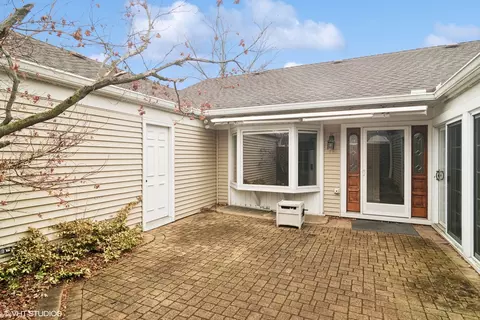 Exterior - 2 Manomet On Auburn #2, Rolling Meadows, IL 60008 photo 2 of 3