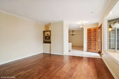 Living - 2 Manomet On Auburn #2, Rolling Meadows, IL 60008 photo 1 of 2