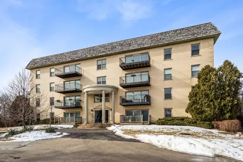 9601 W Golf Rd #201, Des Plaines, IL 60016