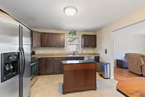 Kitchen - 65 Sheridan St, Elgin, IL 60123 photo 1 of 3