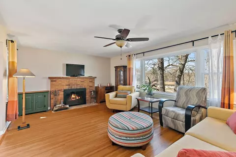 Living - 65 Sheridan St, Elgin, IL 60123 photo 1 of 4