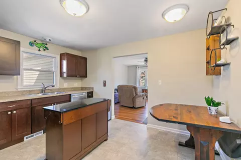 Kitchen - 65 Sheridan St, Elgin, IL 60123 photo 2 of 3