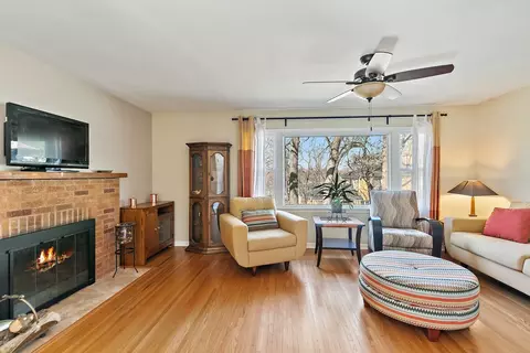 Living - 65 Sheridan St, Elgin, IL 60123 photo 2 of 4