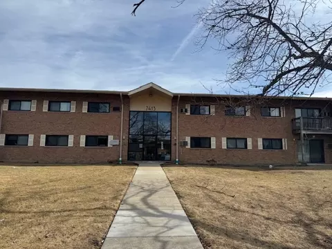 7413 Brookdale Dr #3-111, Darien, IL 60561