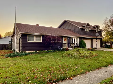 303 Banbury Rd, North Aurora, IL 60542