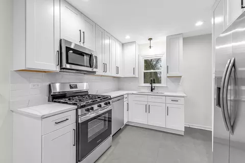 Kitchen - 3716 216th Pl, Matteson, IL 60443 photo 1 of 2