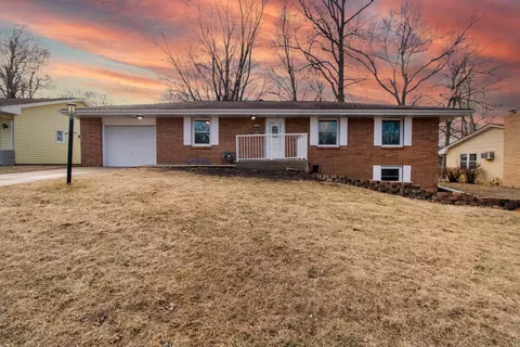 10 Foley Ave, Bloomington, IL 61701