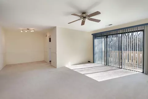 442 Thornhill Ln #D2, Wheeling, IL 60090 photo 2