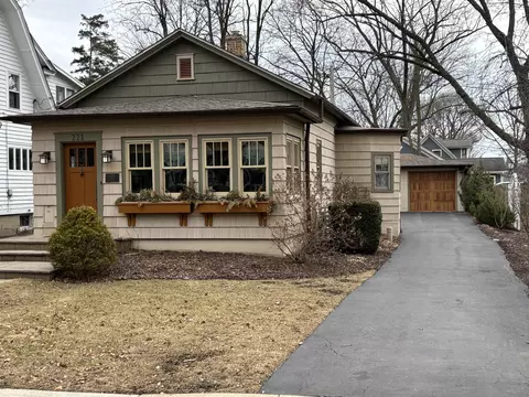 221 S 2nd St, Geneva, IL 60134