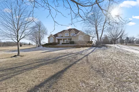 8202 Eagle Rdg, Spring Grove, IL 60081 photo 2