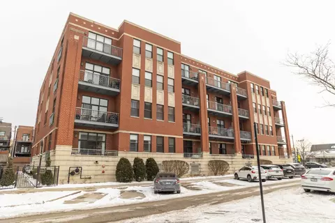 4011 N Francisco Ave #201, Chicago, IL 60618