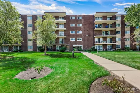 5300 Walnut Ave #17C, Downers Grove, IL 60515