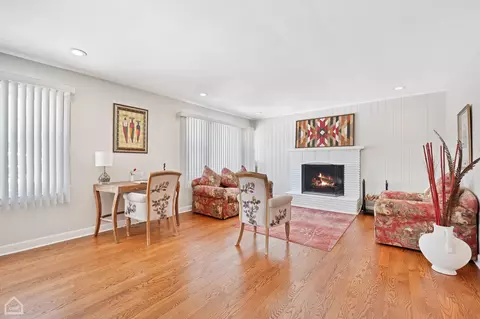 8912 Forestview Rd, Evanston, IL 60203 photo 3