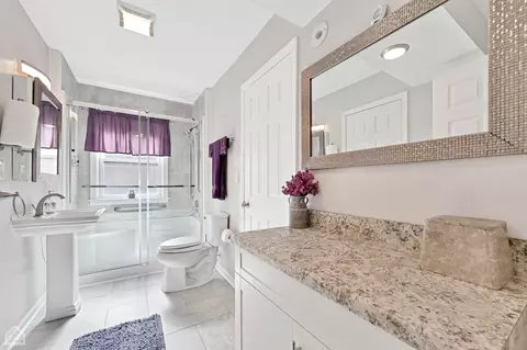8912 Forestview Rd, Evanston, IL 60203 photo 9