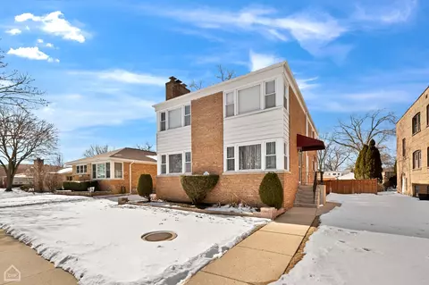 8912 Forestview Rd, Evanston, IL 60203 photo 2