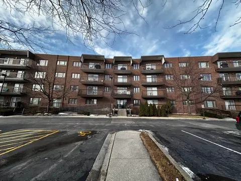 350 E Dundee Rd #202, Buffalo Grove, IL 60089