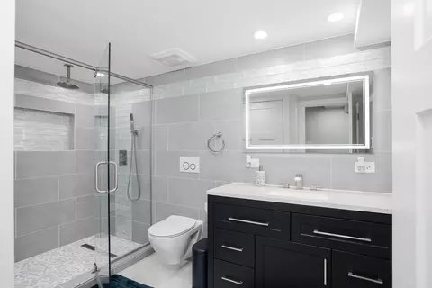 Bath - 7546 S 78th Ct, Bridgeview, IL 60455 photo 3 of 3