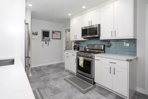 Kitchen - 7546 S 78th Ct, Bridgeview, IL 60455 photo 4 of 4