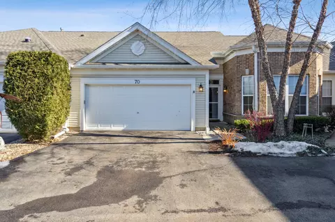 70 Ashbrook Ct, Grayslake, IL 60030