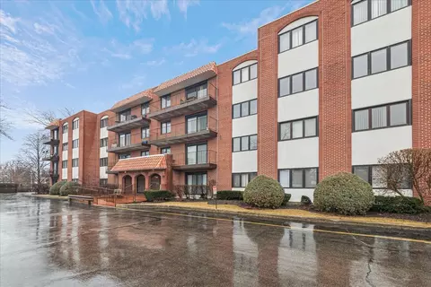 2086 Saint Johns Ave #402, Highland Park, IL 60035