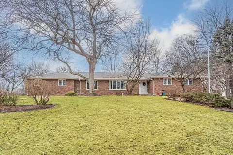 3713 Cherokee Dr, Johnsburg, IL 60051