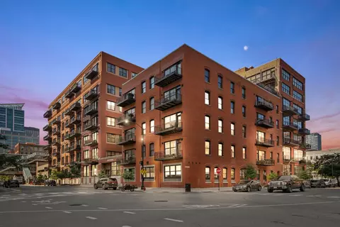 226 N Clinton St #707, Chicago, IL 60661