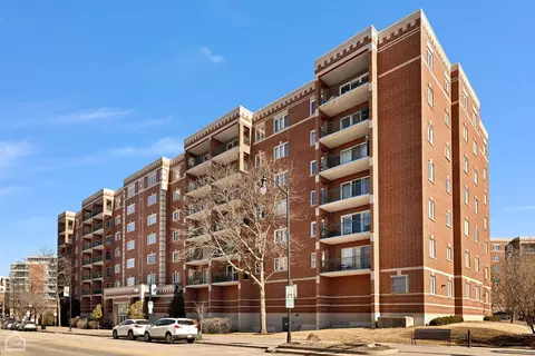 675 S Pearson St #612, Des Plaines, IL 60016