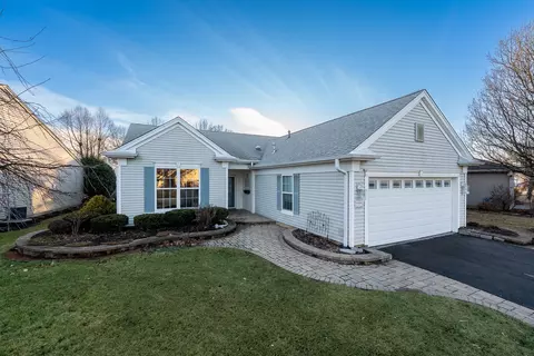 13721 Chestnut Ln, Huntley, IL 60142
