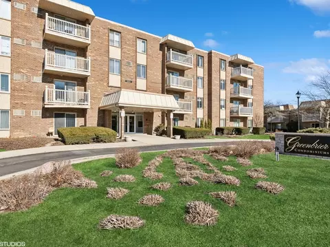 2423 N Kennicott Dr #3H, Arlington Heights, IL 60004