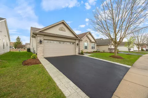Exterior - 2543 Edgewater Dr, Elgin, IL 60124 photo 3 of 8