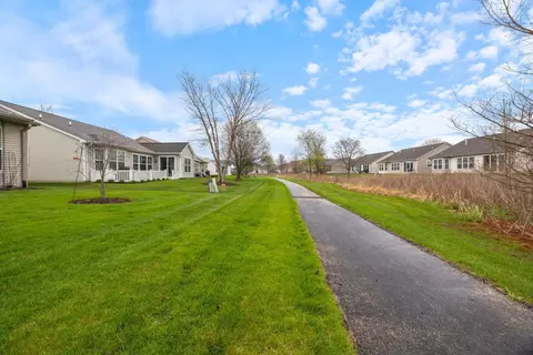 Exterior - 2543 Edgewater Dr, Elgin, IL 60124 photo 8 of 8