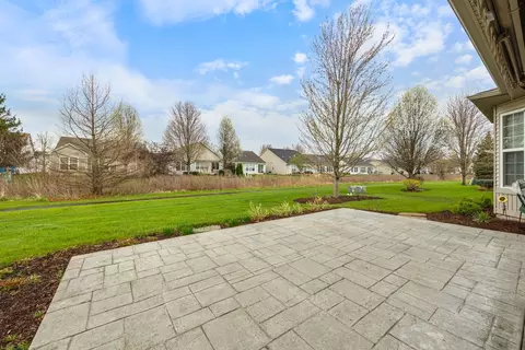 Exterior - 2543 Edgewater Dr, Elgin, IL 60124 photo 5 of 8