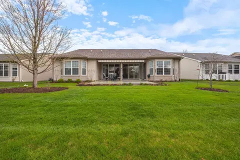 Exterior - 2543 Edgewater Dr, Elgin, IL 60124 photo 7 of 8