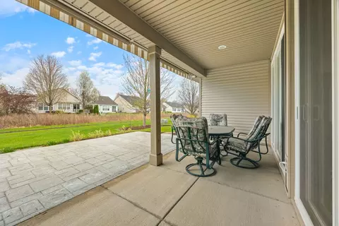 Exterior - 2543 Edgewater Dr, Elgin, IL 60124 photo 4 of 8