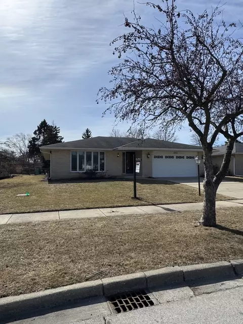 1815 E Seminole Dr, Mount Prospect, IL 60056
