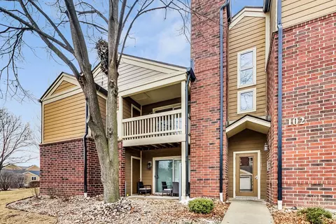 102 Glengarry Dr #102, Bloomingdale, IL 60108